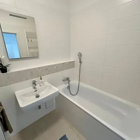 Garden Appt - 40m2 Terrace, Garrage Parking