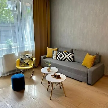 Garden Appt - 40m2 Terrace, Free Garrage Parking 布拉迪斯拉发