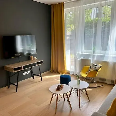 公寓 Garden Appt - 40m2 Terrace, Free Garrage Parking *